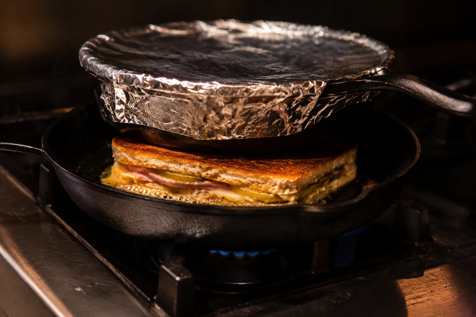 Pressing a Cuban sandwich in a cast iron skillet without a panini press